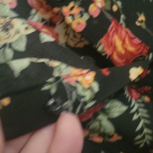 Sleeveless dress, V slit neck, black with floral print.  Lined skirt. - Picture 8 of 9